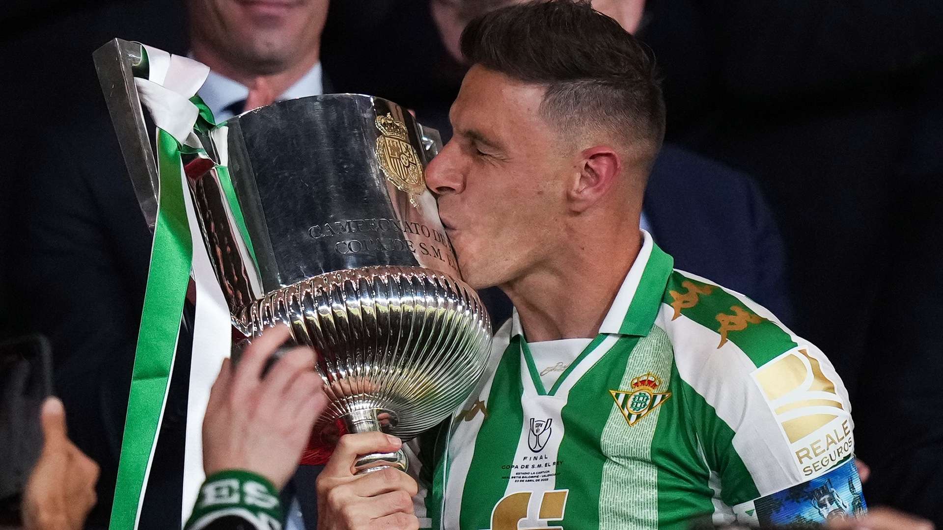 2018年金球奖为何未颁给C罗而梅西四大皆空引发争议解析